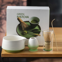 Ensemble élégant et moderne de fouet à matcha de style Japandi avec fouet et bol en céramique