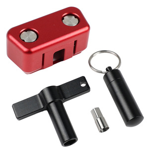 Protector de Puerto OBD2, Bloqueo Antirrobo de Aleación de Aluminio para Autos, SUVs y Camionetas, Herramienta con Llavero - Product Image 1