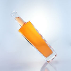 Botella de Vidrio Cuadrada Cónica de Alta Calidad de 700ml 750ml, Botella Vacía Elegante para Bebidas Espirituosas, Ginebra, Vodka, con Acabado de Corcho, de Lujo - Product Image 4