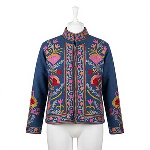 Chaqueta de Lana Bordada Rajasthani con Trabajo Aari y Bordado Kashida, Cierre de Cremallera Transpirable, Diseño Floral - Product Image 2