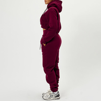 Ensemble de survêtement molletonné oversize personnalisé avec logo, comprenant un sweat à capuche court et un pantalon de jogging large pour femme