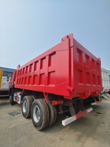 Camion tracteur Howo 6x4 d'occasion, camion tracteur diesel lourd pour le transport de conteneurs portuaires, livraison de fret longue distance - Product Image 6