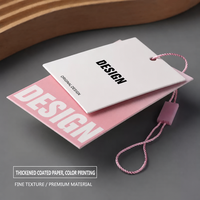 Étiquettes volantes en papier personnalisables OEM, écologiques, avec lamination soyeuse, impression blanche découpée, étiquettes d'entretien avec icônes, bords carrés, pour boutiques