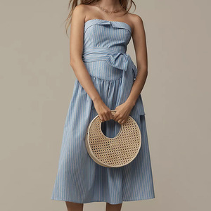 เดรสผู้หญิงแบบไม่มีสายคล้องไหล่ ลายทาง ความยาวปานกลาง ผ้าฝ้าย เอวสูง ทรงเอไลน์ พร้อมโบว์ผูกสไตล์ฝรั่งเศส แบบไม่มีแขน - Product Image 3