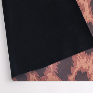 Tapete de Yoga de Corcho Lavable y Ecológico Personalizado de 3 mm con Estampado 2023, 183x61 cm, Color Madera, Bolsa de Transporte Plegable - Product Image 2