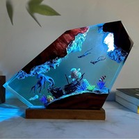 Lampe de nuit en résine époxy Dioroma faite à la main, pieuvre géante, tortue, plongeur, lampe océanique, plongée, cadeau d'été unique, lampe en bois et résine