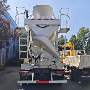 HOWO 8x4 14 Kubieke Meter Zware Cementmixer Transportvoertuig Betonmixer Tankwagen voor Bouwprojecten - Product Image 4