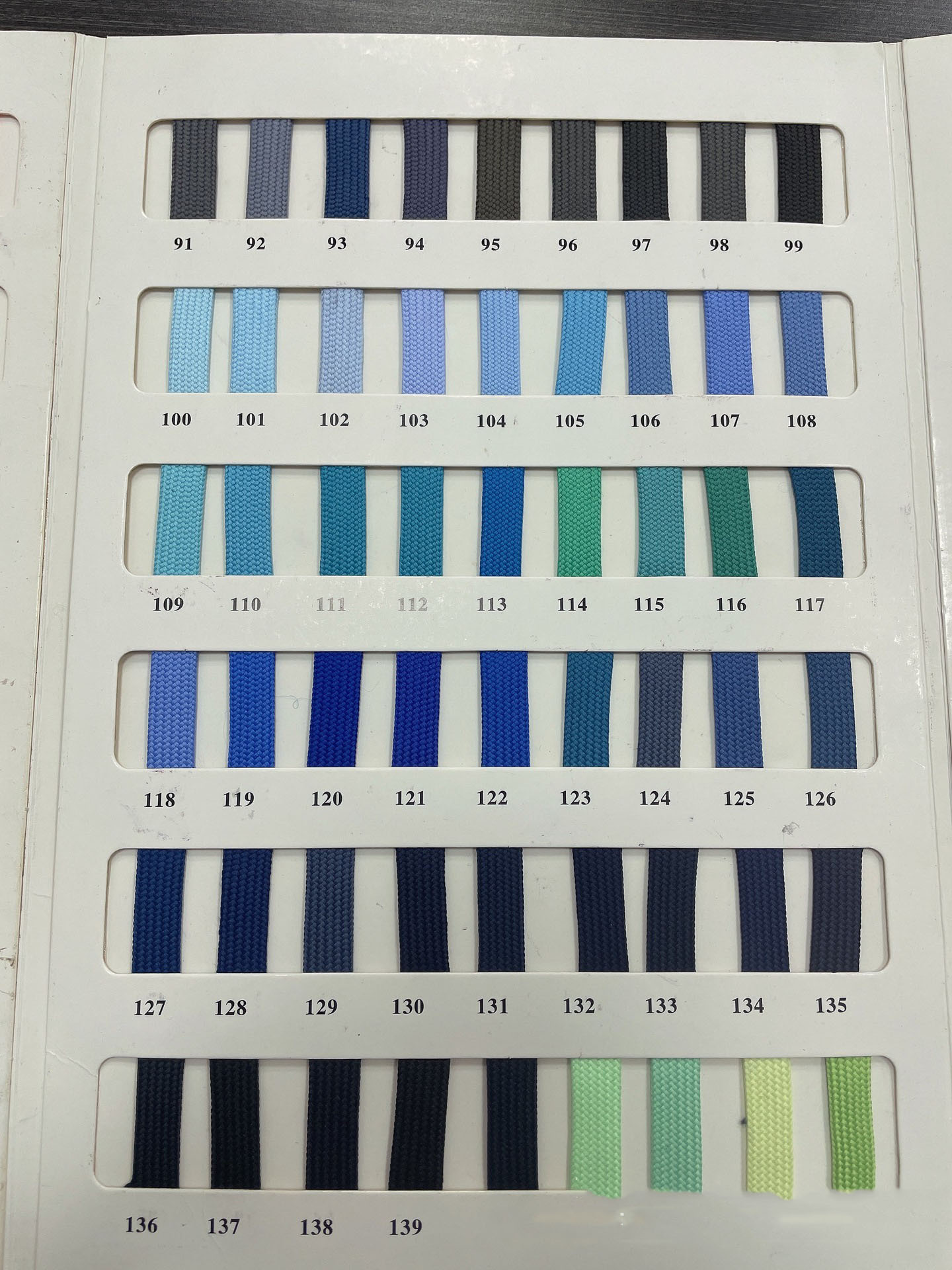 สี กรุณาระบุสี