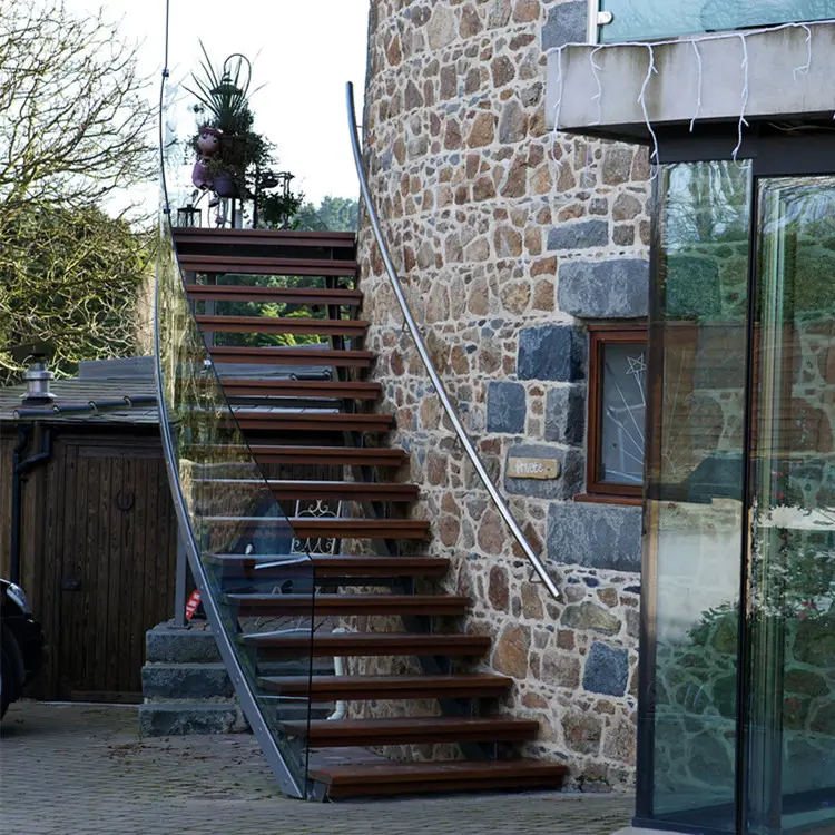Escaleras prefabricadas de diseño para el hogar Escalera de caracol de peldaño de madera de teca para exteriores