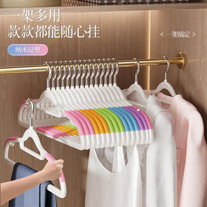 Cintre à vêtements antidérapant Youna avec coussinets d'épaule colorés pour armoire et séchoir - Product Image 4