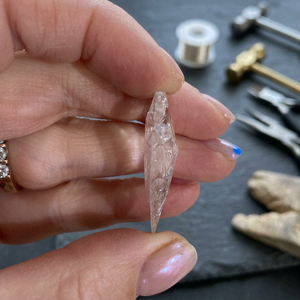Pointes de flèches en cristal de quartz transparent sculptées à la main, forme triangulaire, imitation antique, points de pierres précieuses, objet de collection artistique - Product Image 6