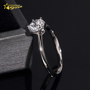 <span class=keywords><strong>Anello</strong></span> <span class=keywords><strong>Solitario</strong></span> con Diamante da Laboratorio CVD da <span class=keywords><strong>1</strong></span> <span class=keywords><strong>Carato</strong></span> Taglio Rotondo in Oro Bianco Massiccio 18k per Donna - Product Image 6