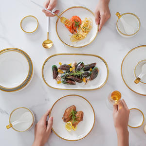 Juego de cena de 32 piezas al por mayor juego de <span class=keywords><strong>vajilla</strong></span> de plato de porcelana juego de cocina de cerámica blanca con borde dorado - Product Image 3