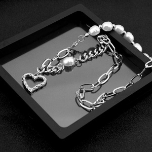 Collar con Colgante de Corazón de Perla Plateado Simple y Personalizado, Collares de Acero de Titanio para Mujer, Joyería de Moda al por Mayor - Product Image 3