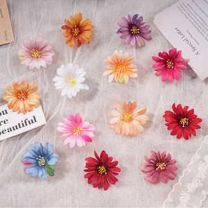 Fleur de marguerite unique en soie, toucher réel, pour coiffe de mariage, Hanfu, ou matériel de bricolage - Product Image 1