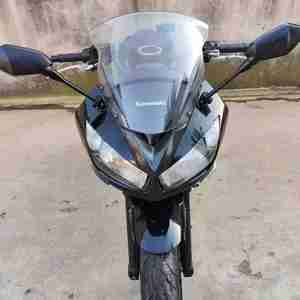 Motocicleta Deportiva de Alto Rendimiento <span class=keywords><strong>Kawasaki</strong></span> <span class=keywords><strong>ER</strong></span>-6F 650cc - Motocicleta de Calle con Motor Bicilíndrico en Paralelo, Resistente y con Carenado Elegante - Product Image 2