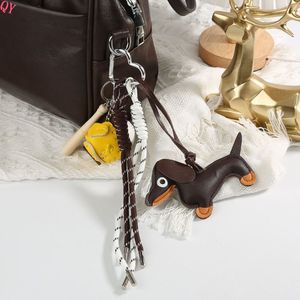 Porte-clés QQ en cuir représentant un teckel, avec cordon tressé et pendentif dessin animé de chien, idéal pour sacs à main - Product Image 3