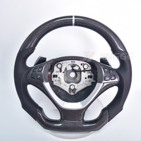 Volant en fibre de carbone personnalisé avec LED et palettes de commande pour BMW Série E (E90 328i, E60, E46, E92, E87, E92 M3, E39, X5 E70, X6 E71, E82)