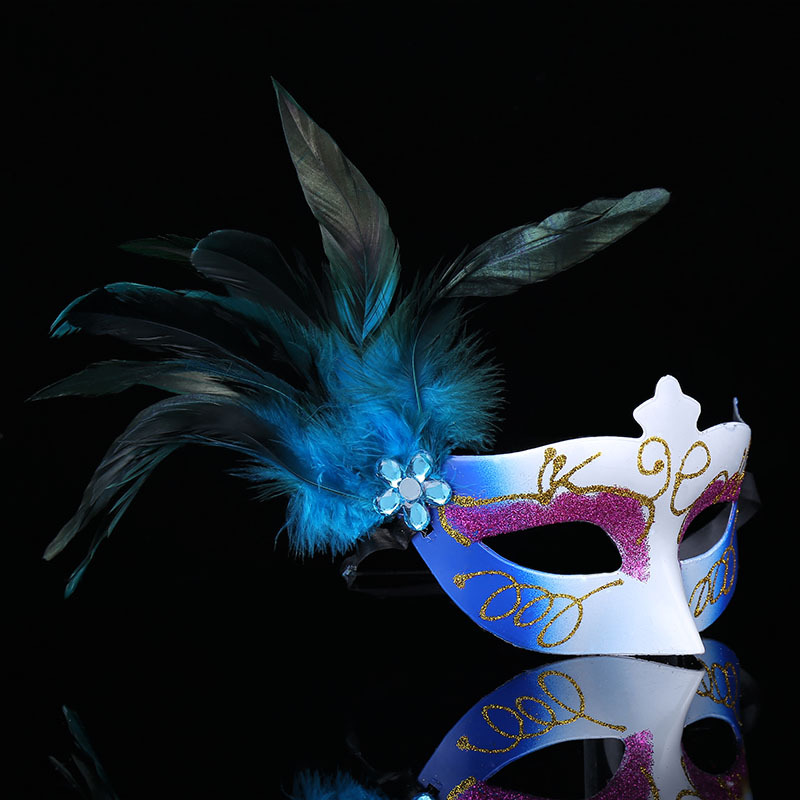 Petite merveille aux plumes latérales bleues.
