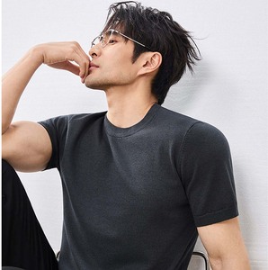 T-shirt décontracté pour homme à col semi-montant, manches courtes, perlé, respirant, anti-humidité, rafraîchissant, couleur unie, en polyester et soie glacée, OEM - Product Image 5
