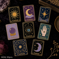 Pin de solapa metálico de tarot personalizado de alta calidad al por mayor, insignia de recuerdo para amantes de la adivinación mística, pin de solapa de metal con tarjeta del zodíaco