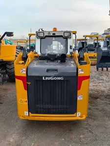 Cargadora compacta LiuGong 365B para trabajos de paisajismo y construcción en espacios reducidos - Product Image 2