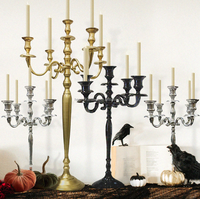 Candélabre en métal doré à 5 bras avec bougies, idéal pour mariages, fiançailles, fêtes, décorations de table, centres de table, décoration intérieure et magasins.