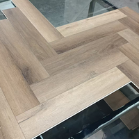 Rutschfester UV-beschichteter, fleckenresistenter, wasserdichter, langlebiger, umweltfreundlicher Vinyl-SPC-Bodenbelag für den Innenbereich, einfache Installation & individuell anpassbar.