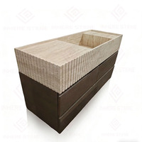 Meuble de salle de bain de luxe pour hôtel, suspendu au mur, en pierre naturelle, avec dessus en travertin beige cannelé, en bois massif