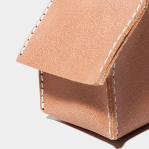 Hucha con forma de casa de cuero PU hecha a medida, regalo creativo de hucha, decoración del hogar elegante y minimalista. - Product Image 3
