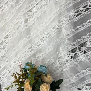 Yüksek kalite 52 inç beyaz örgü kumaş dantel Hollow nakış şifon kumaş <span class=keywords><strong>yard</strong></span> tarafından - Product Image 4