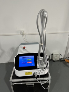 Sistema de Láser CO2 Fraccional Profesional de 10600nm para Eliminación de Cicatrices Quirúrgicas, Estrías, Rejuvenecimiento de la Piel y Tratamiento Vaginal - Product Image 2