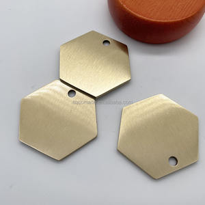 Hochwertige gebürstete massive Messing Tag Sechseck Messing Tag Ornament 1,5 Zoll - Product Image 3