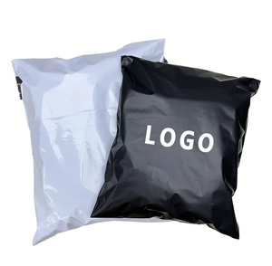 Sacs d'expédition en polyéthylène blanc avec logo personnalisé, qualité exceptionnelle, motif à bulles et gaufrage pour chaussures, chaussettes, fourrure - Product Image 3