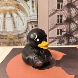 Duckieville - Artesanía de Resina con Temática de Anime, Pato Punk Rock - Product Image 2