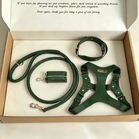 Ensemble de harnais, collier et laisse pour chien en cuir PU, 4 pièces, sur mesure, vente en gros, avec porte-sac à déjections, harnais de promenade pour animaux de compagnie réglable de luxe