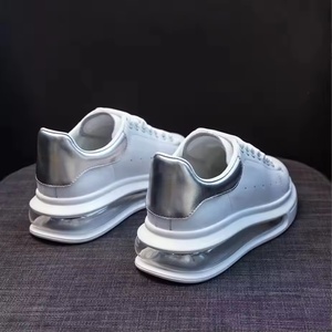 รองเท้าวิ่งลำลอง Mcqueenes ของแท้ ดีไซน์หรูหรา ขายส่ง สำหรับผู้หญิงและผู้ชาย สวมใส่สบาย ระบายอากาศได้ดี น้ำหนักเบา เหมาะสำหรับใส่ทุกวัน - Product Image 3