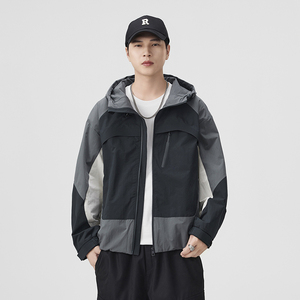 Veste coupe-vent vintage imperméable pour homme, logo personnalisé, tissu réactif à l'eau pour le cyclisme et la randonnée, style uni teint - Product Image 2