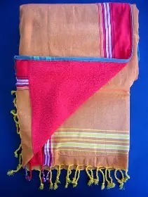 Serviette Kikoy multicolore rayée en coton, légère, tissée, absorbante, faite à la main, pour la plage, le voyage, le bain ou comme couverture de resort. - Product Image 2