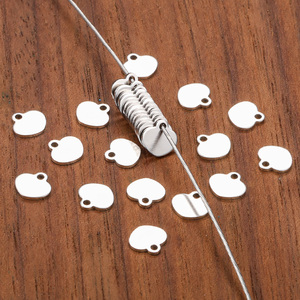 Pendentif en forme de coeur <span class=keywords><strong>pour</strong></span> femmes Bracelet et collier étiquettes en acier inoxydable accessoires en forme d'<span class=keywords><strong>amour</strong></span> <span class=keywords><strong>pour</strong></span> la fabrication de bijoux à bricoler soi-même - Product Image 2