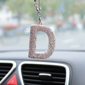 Adorno Colgante con Letra Brillante para Espejo Retrovisor de Coche, Letra Inicial de Cristal con Diamantes de Imitación, Decoración Colgante para Espejo de Coche - Product Image 5