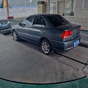 Auto con piattaforma rotante a disco di parcheggio automatico telecomandato