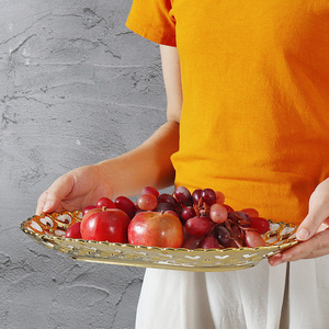 <span class=keywords><strong>Assiette</strong></span> ovale élégante de luxe dorée pour banquet, <span class=keywords><strong>assiette</strong></span> ovale en céramique pour restaurant, <span class=keywords><strong>assiette</strong></span> de présentation pour pâtes et desserts avec bordure en forme de cœur évidé - Product Image 3