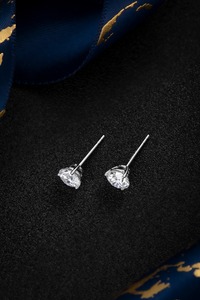 Boucles d'oreilles classiques en platine PT950 avec diamants ronds brillants de 0,77 ct cultivés en laboratoire |   Diamant de laboratoire de qualité supérieure, taille brillant rond - Product Image 3