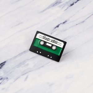 Sáng Tạo Âm Nhạc Biểu Tượng Nhạc Cụ Men Pins Đàn Piano <span class=keywords><strong>CD</strong></span> Graphophone Rock Guitar Tai Nghe Hợp Kim Trâm Huy Hiệu Ngọt Ngào Đồ Trang Sức Quà Tặng - Product Image 3