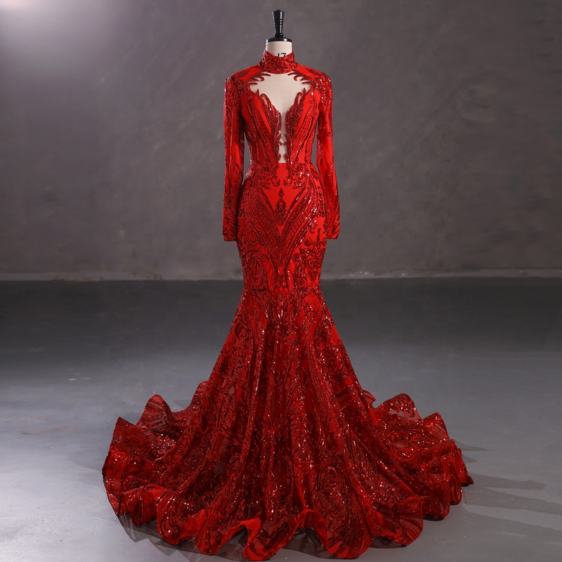 vestido rojo cola tradicional y contemporánea: