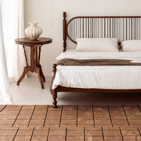 Cadre de lit souple en bois massif traditionnel avec tête de lit rembourrée en tissu rayé, lit plateforme confortable et durable pour un style rétro