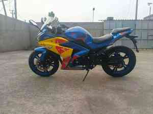 Motocyclette de sport Ninja de 250 cm3 à essence, d'occasion, course, bicylindre - Product Image 5