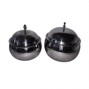 Ensemble de 2 casseroles en acier inoxydable martelé, de tailles différentes, forme ronde, pour servir les aliments chauds, en vente - Product Image 1