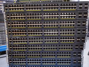 Commutateur Ethernet <span class=keywords><strong>Cisco</strong></span> 2960X-48TS <span class=keywords><strong>2960</strong></span>-24TT-L d'occasion, géré par le cloud intelligent AI, <span class=keywords><strong>24</strong></span>/48 ports 10/100/1000 Mbps - Product Image 1